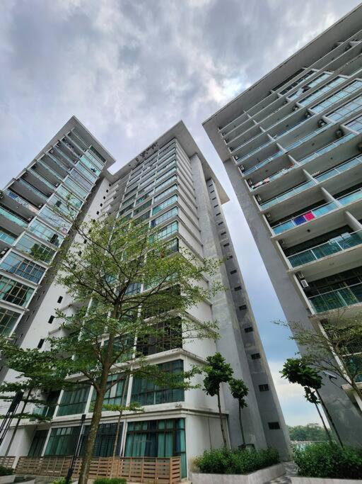 2-4 Pax Spacious Living @ Mount Austin, Jb #02 Johor Bahru Exterior photo